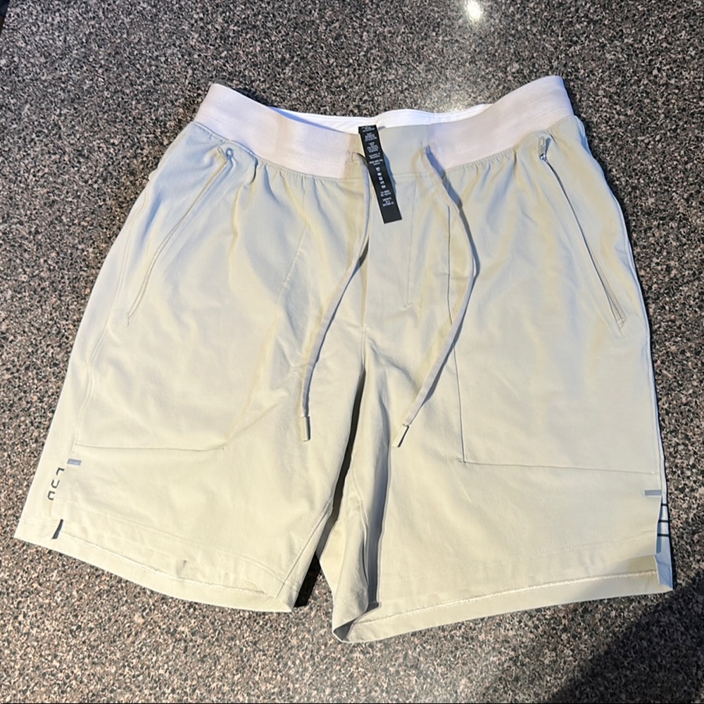 New- Lululemon Men's License To Train Liner-less Training Shorts - Tan